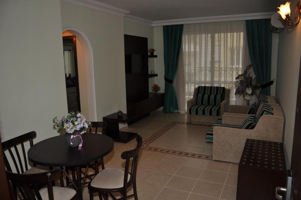 Family Room,783119952:JPEG
