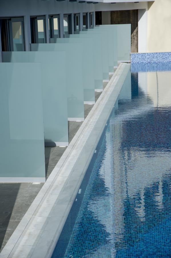 Deluxe Swim Up