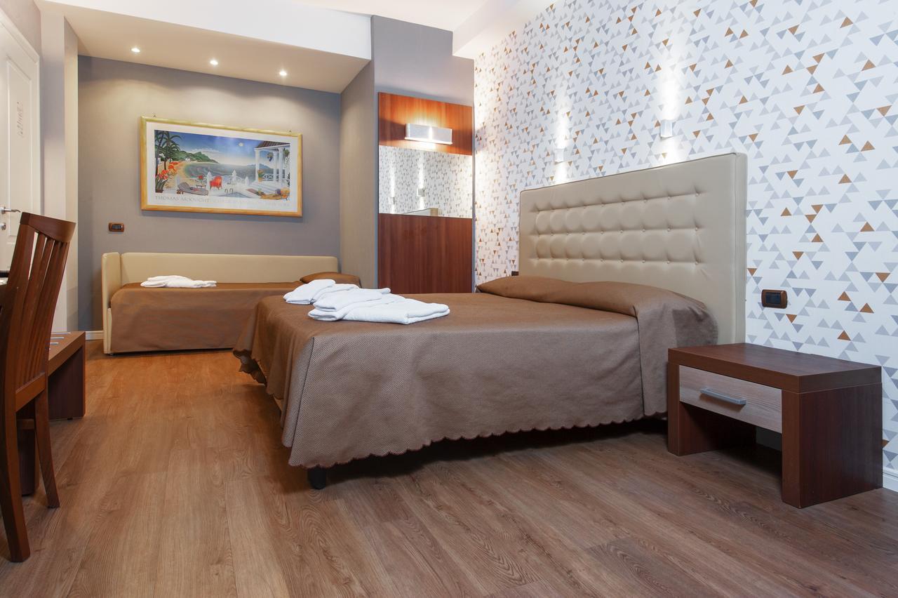 Family Room,663677748:JPEG