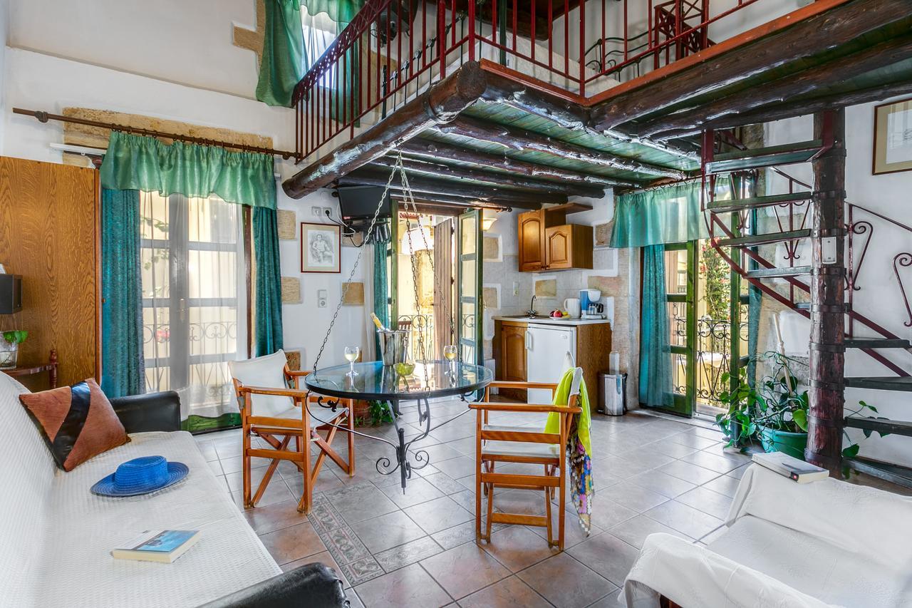 Deluxe One-Bedroom Apartment City View