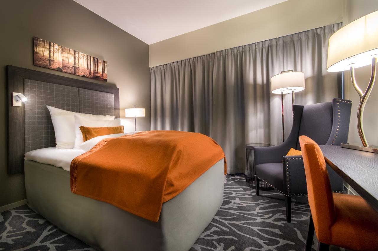 Double Room Economy