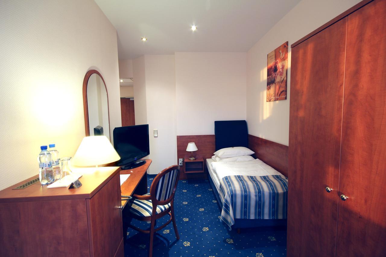 Single Room,1420681719:JPEG