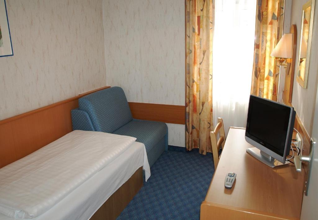 Single Room Shared Toilet