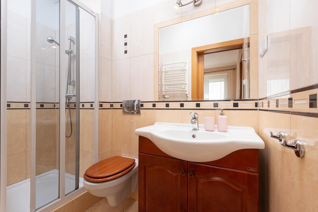 Apartament typu Suite z łóżkiem typu king-size i widokiem na morze