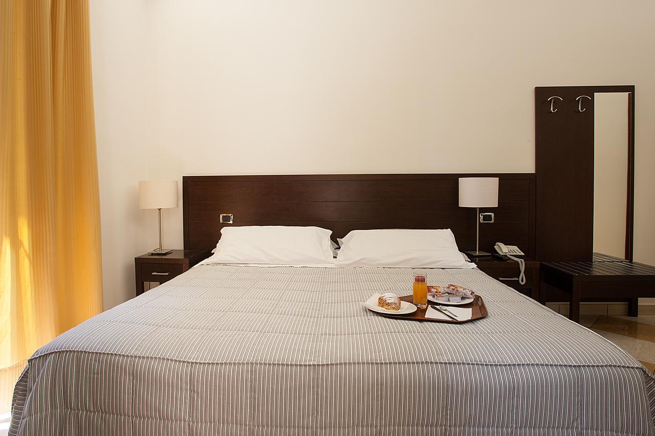 Double or Twin Room,755426779:JPEG