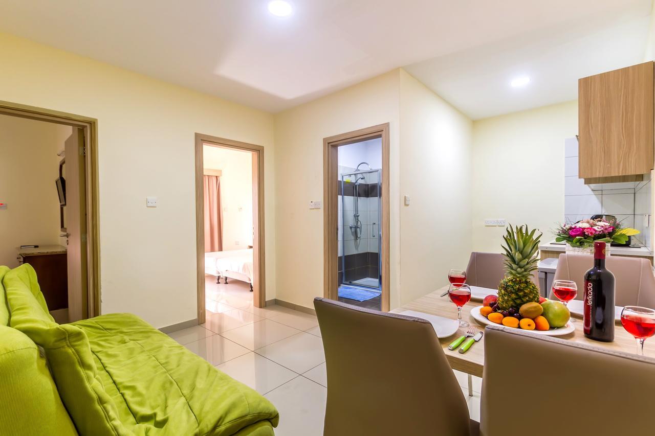 Two-Bedroom Apartment Terrace Annex