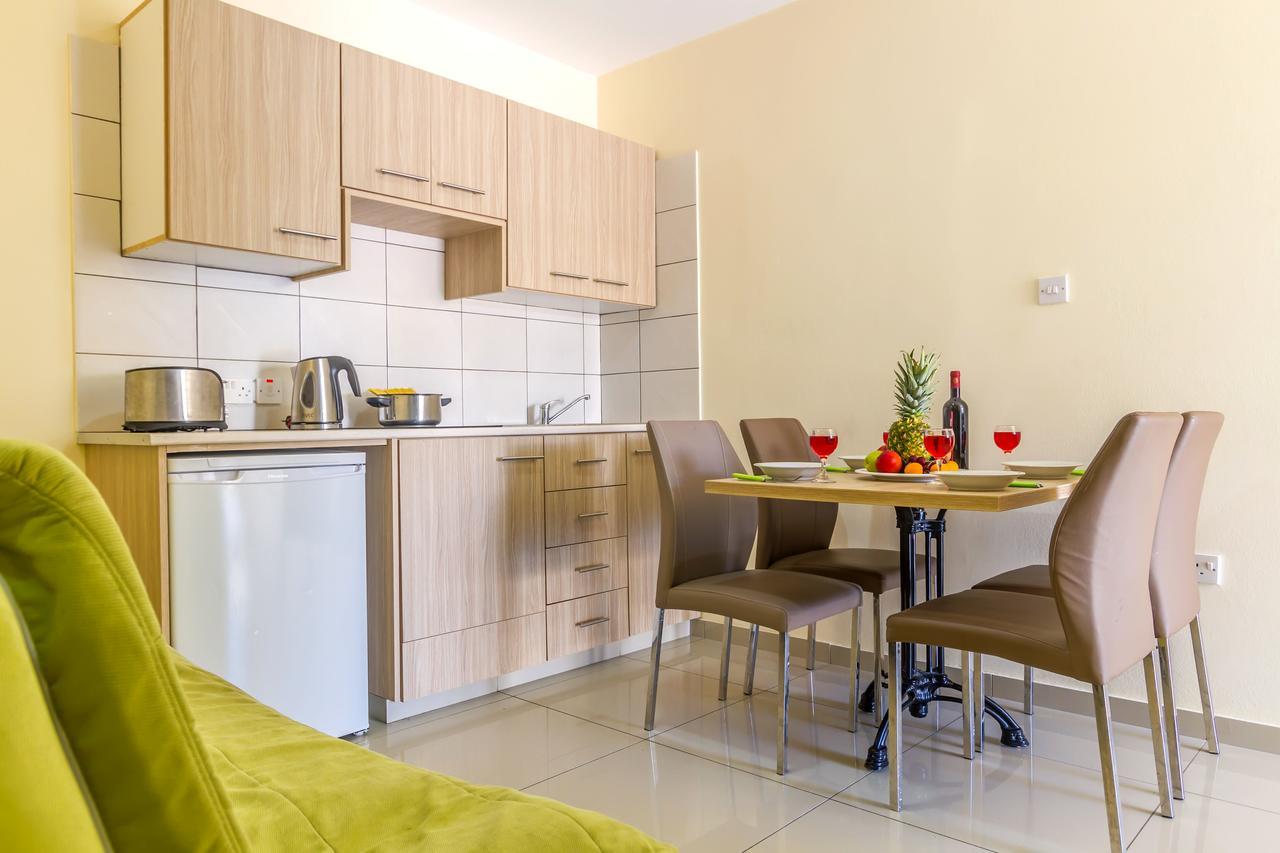 Two-Bedroom Apartment Terrace Annex