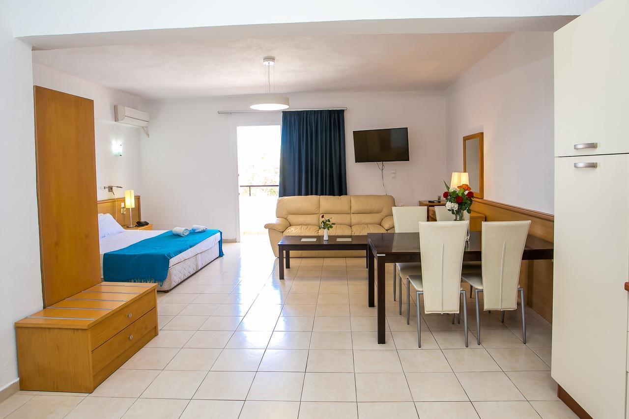 Family Suite (2 Adults + 2 Children),669278616:JPEG