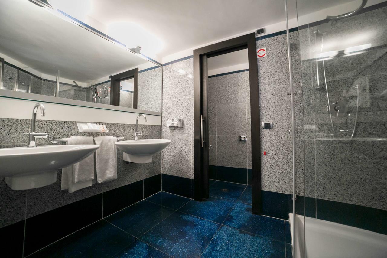 Dwupoziomowy Mniejszy Apartament (Junior Suite)