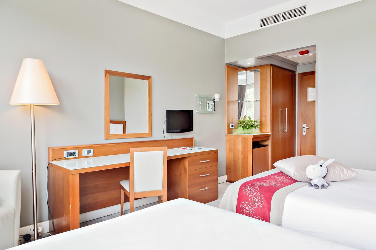 Triple Room,670219563:JPEG