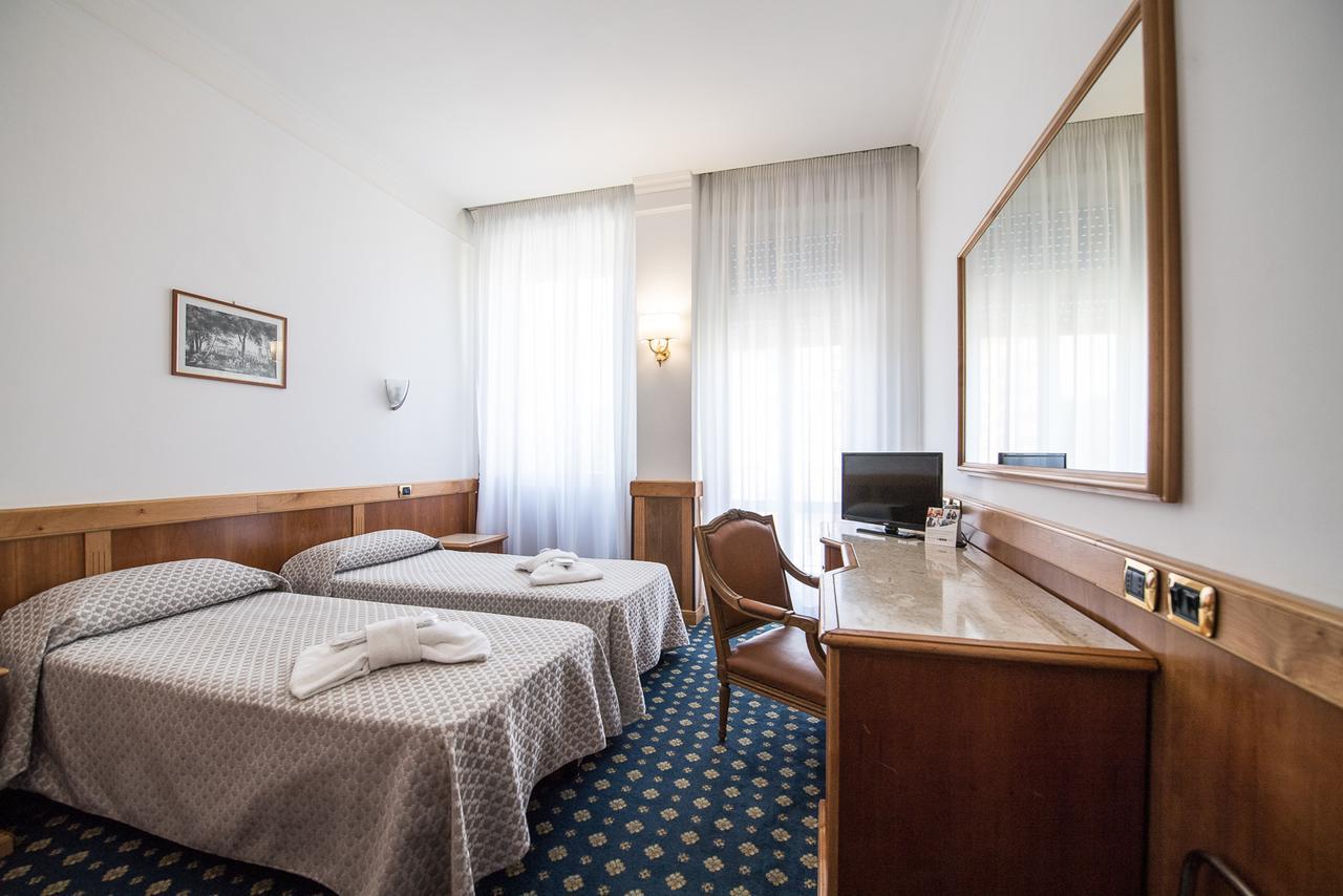 Family Room,670310145:JPEG