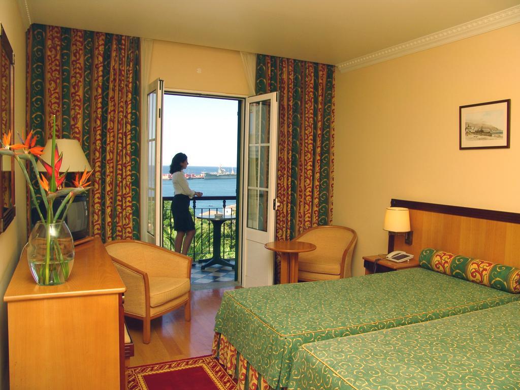 Double or Twin Room Sea View