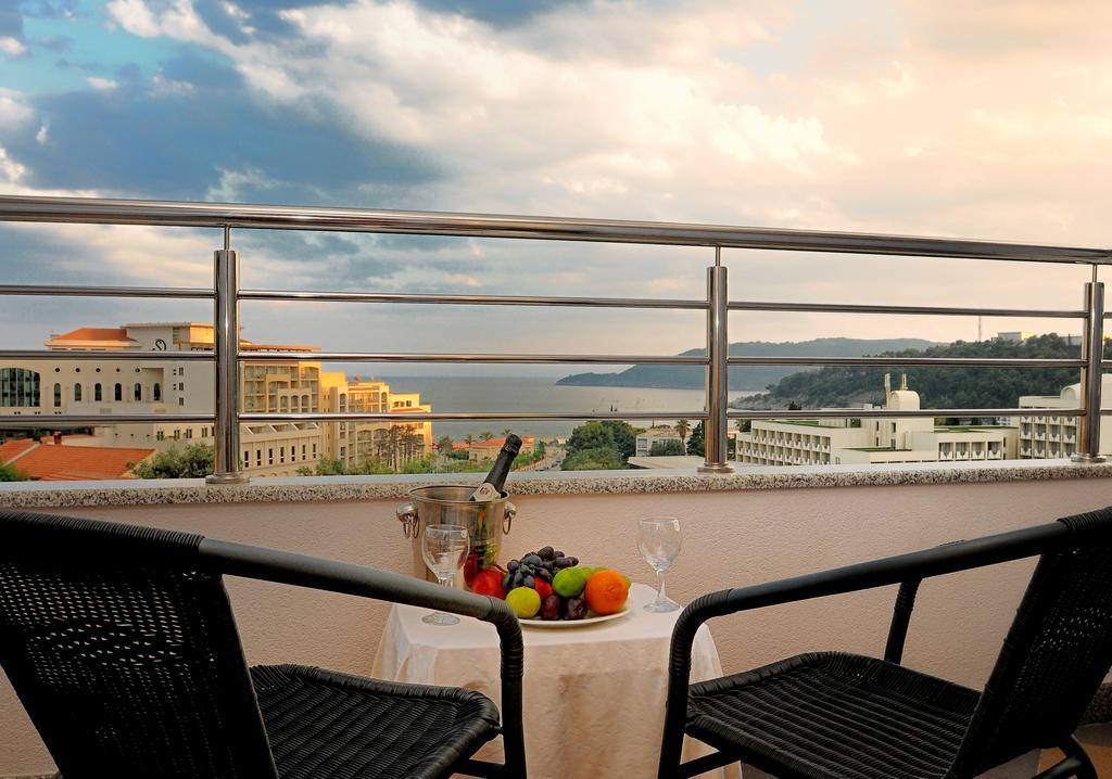 Two-Bedroom Suite Balcony Sea View