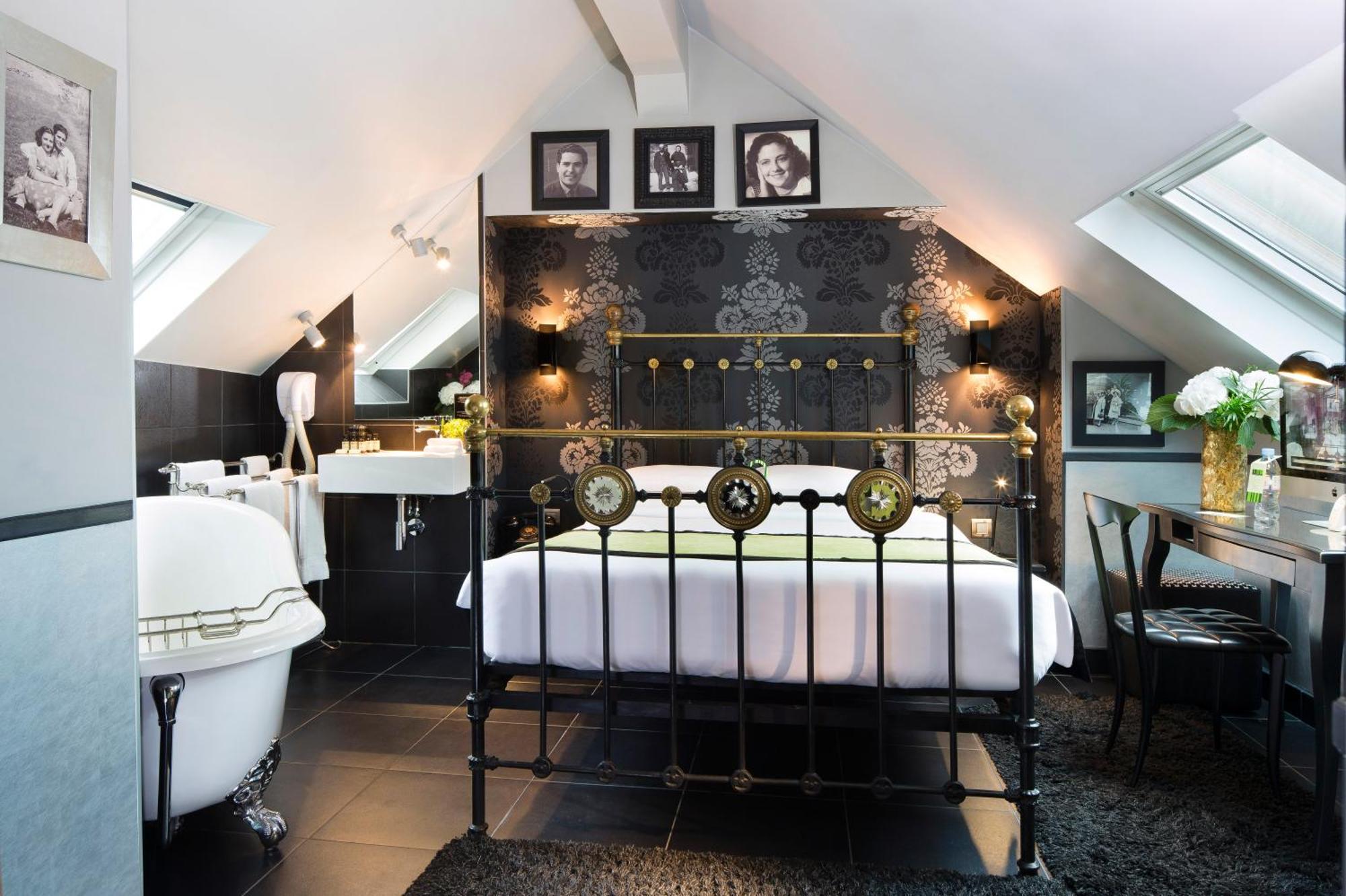 Top Floor Room Bathtub