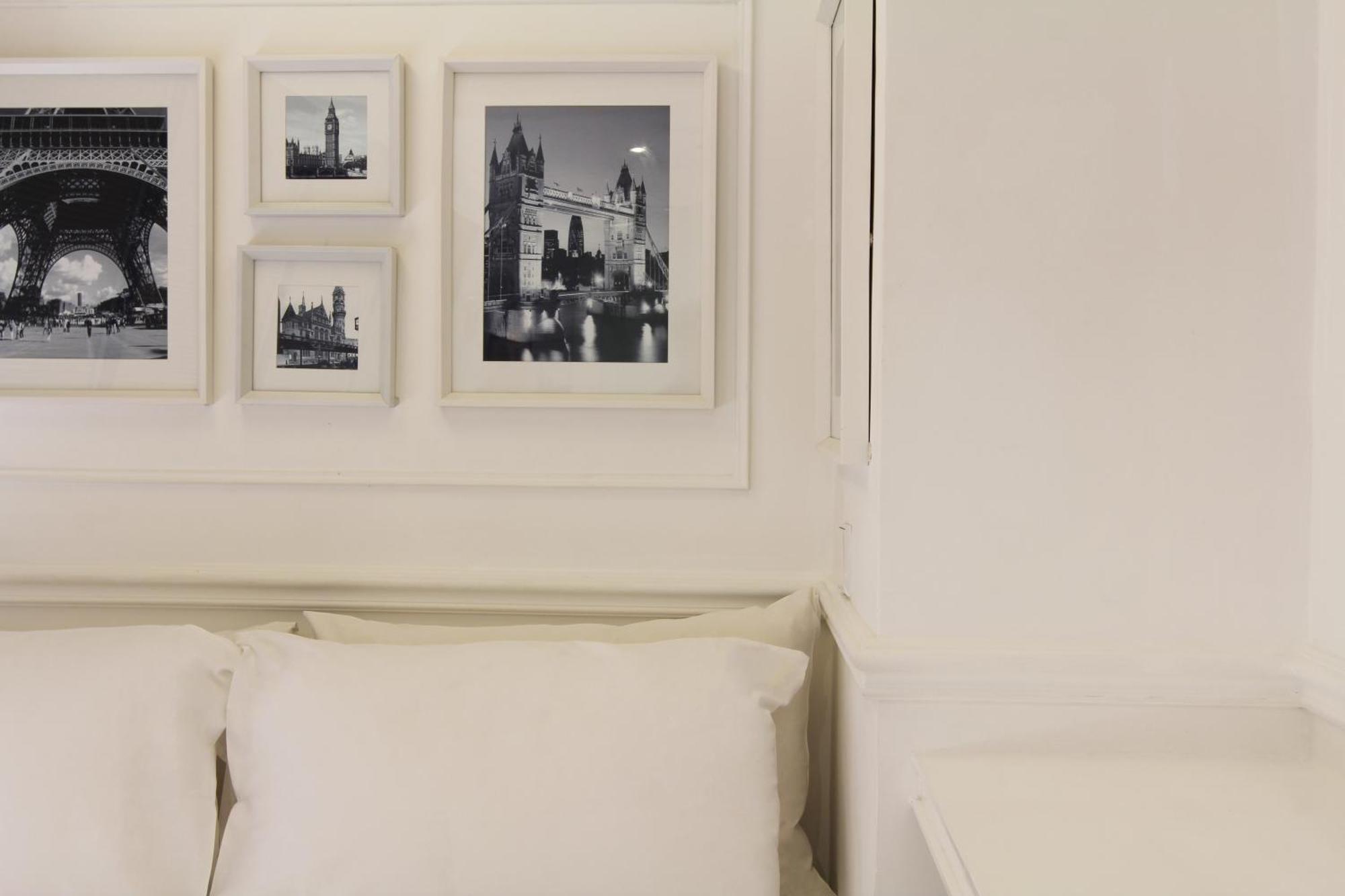 Smart Queen Room