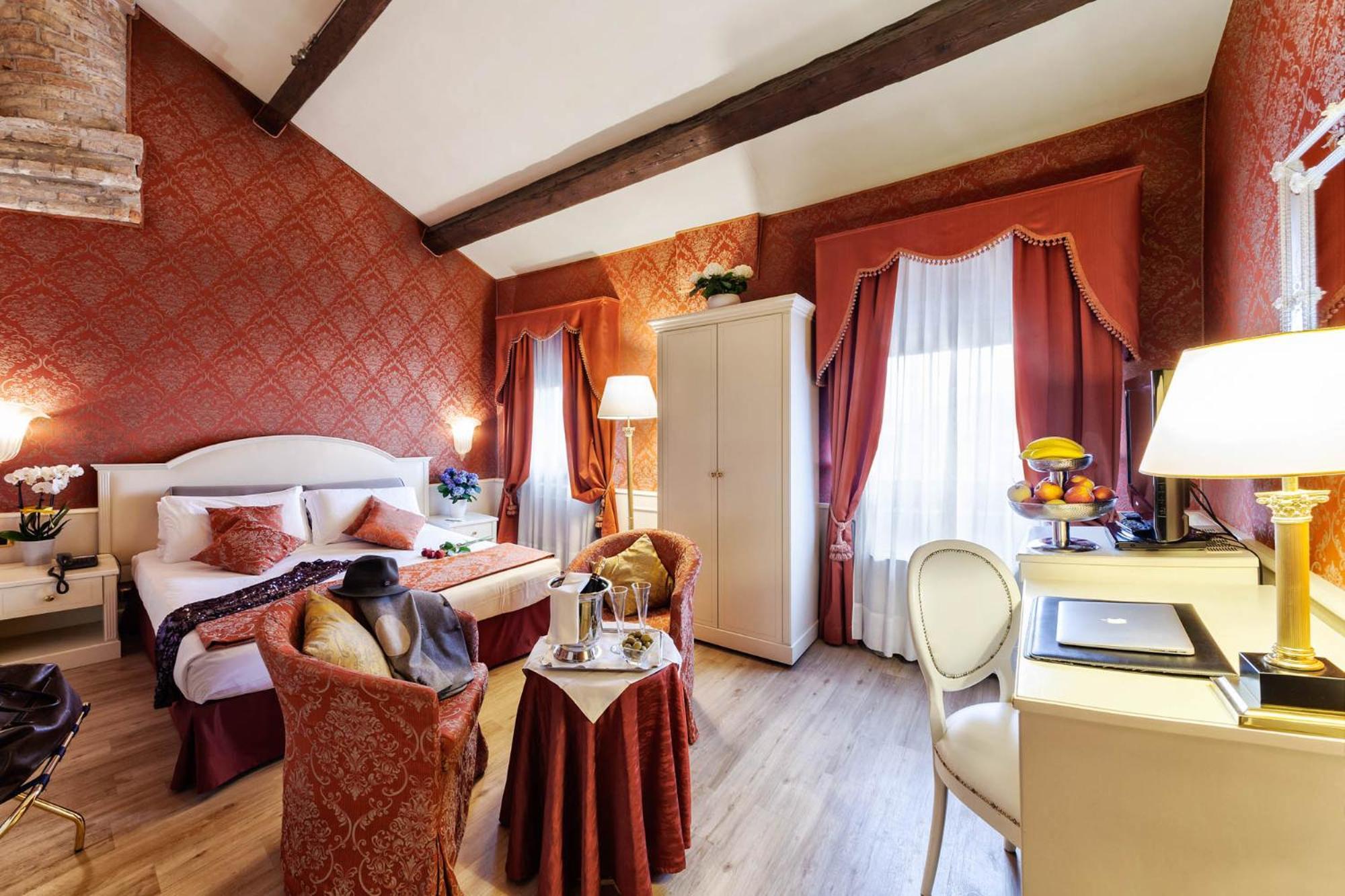 Apartament typu Junior Suite z widokiem na kanał