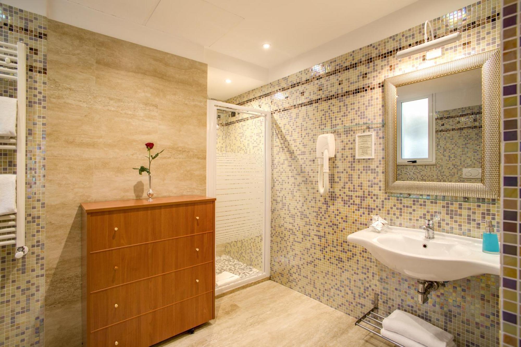 Superior Double or Twin Room,1227032207:JPEG