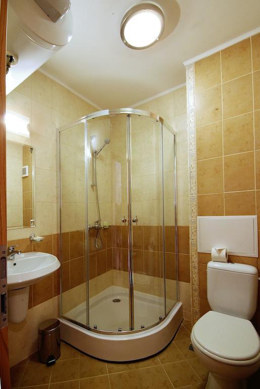 Apartament z 2 sypialniami i balkonem (4 osoby dorosłe + 2 dzieci)