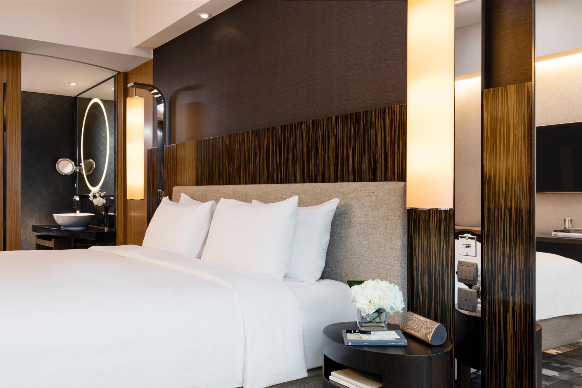 Club 36 Twin Room City View