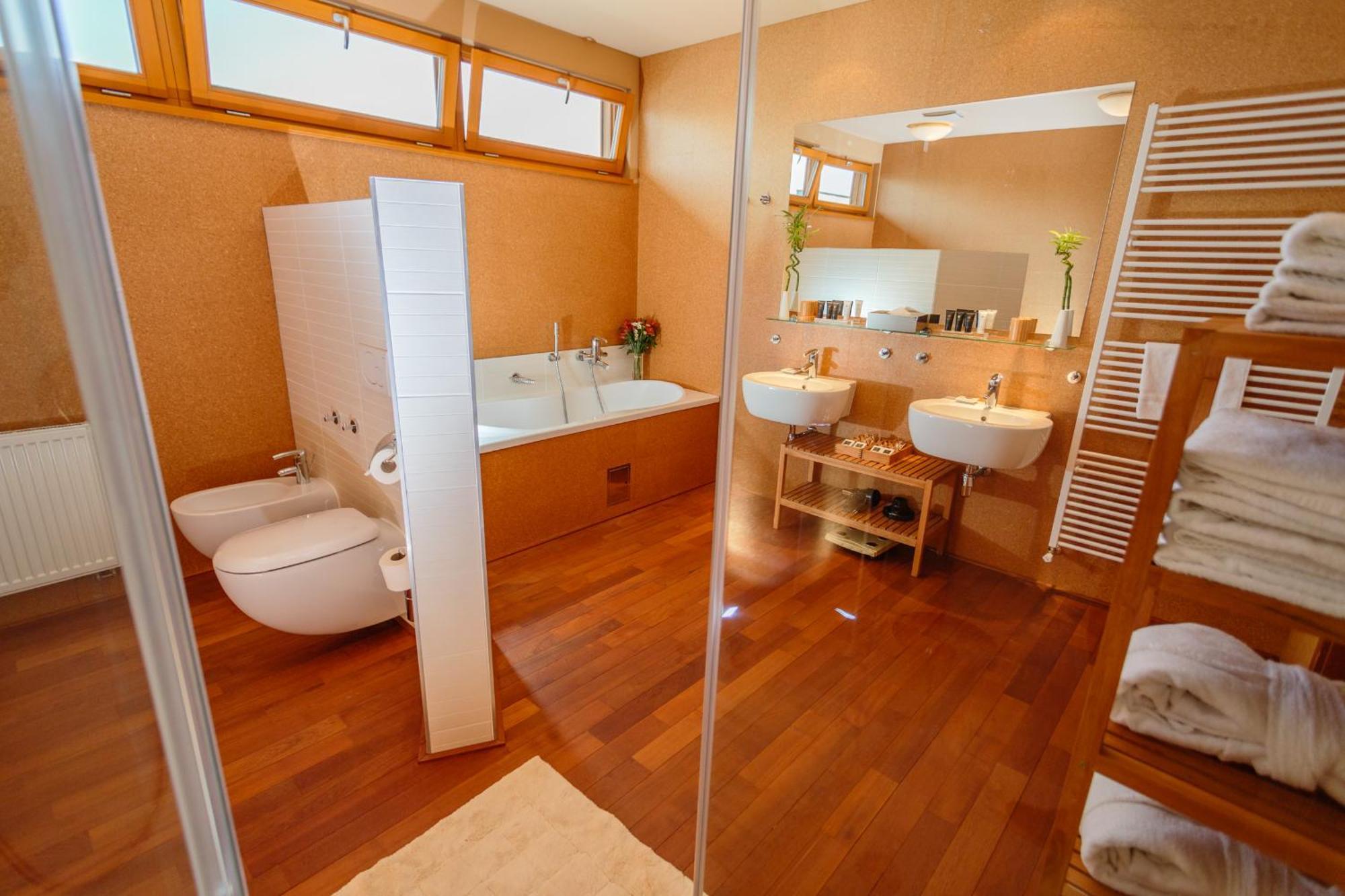 Penthouse with Free Wellness Entrance,687870417:JPEG