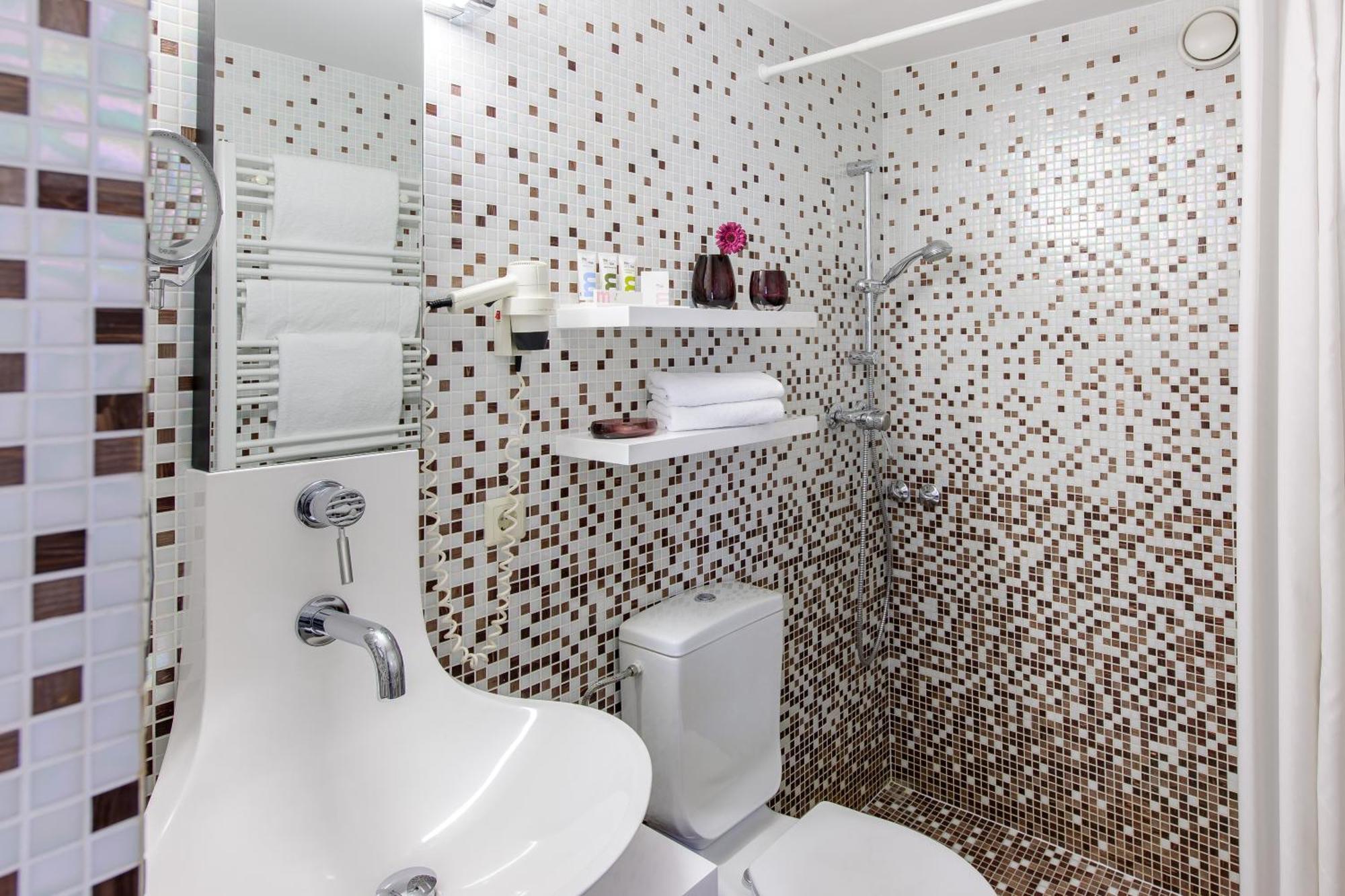 Privilege Double Room with extra Bed,958337608:JPEG