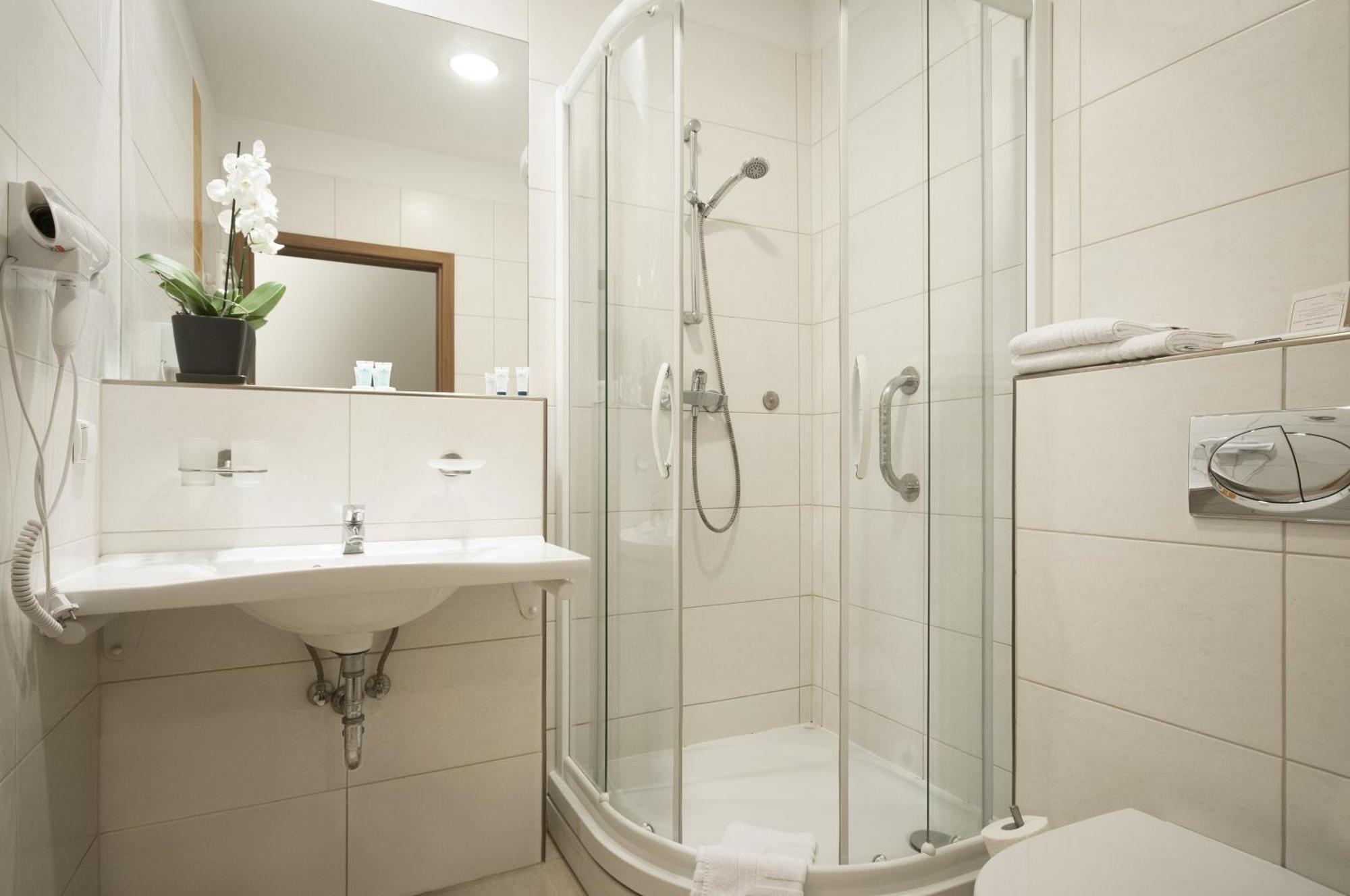 Single Room,1592876507:JPEG