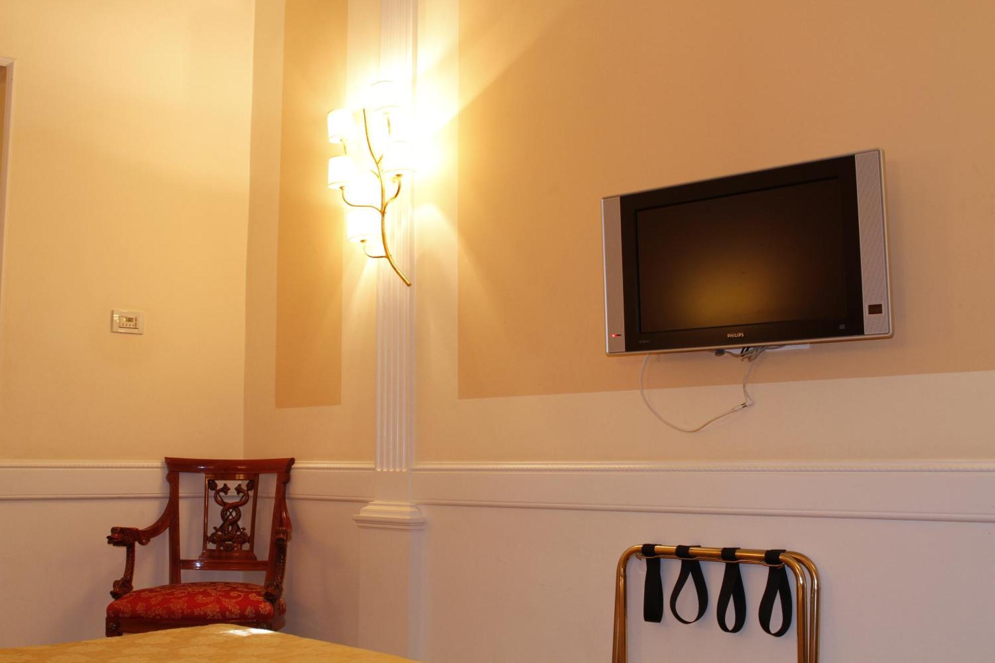 Family Room (4 Adults),693013689:JPEG