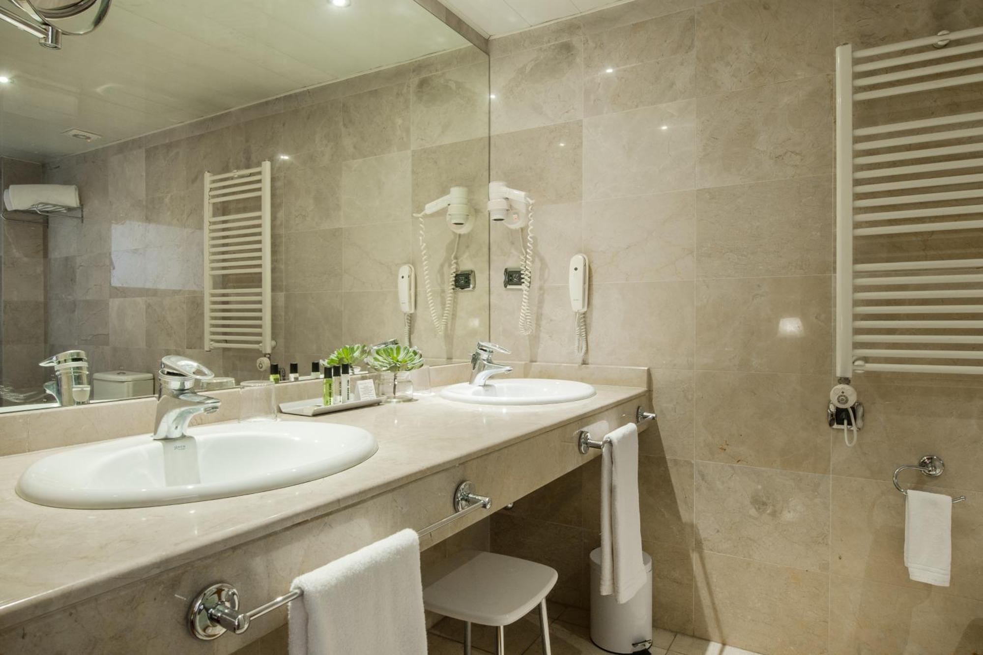 Apartament rodzinny (2 osoby dorosłe + 2 dzieci)