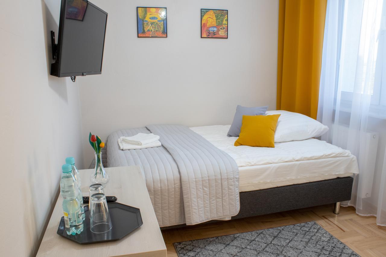 Small Double Room,694585032:JPEG