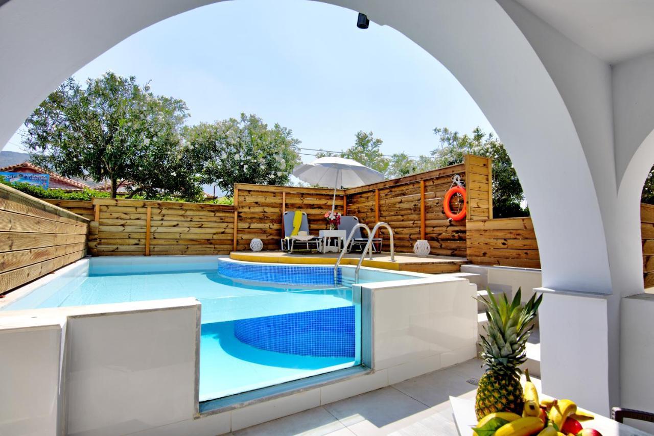 Double Room Private Pool Swim Up