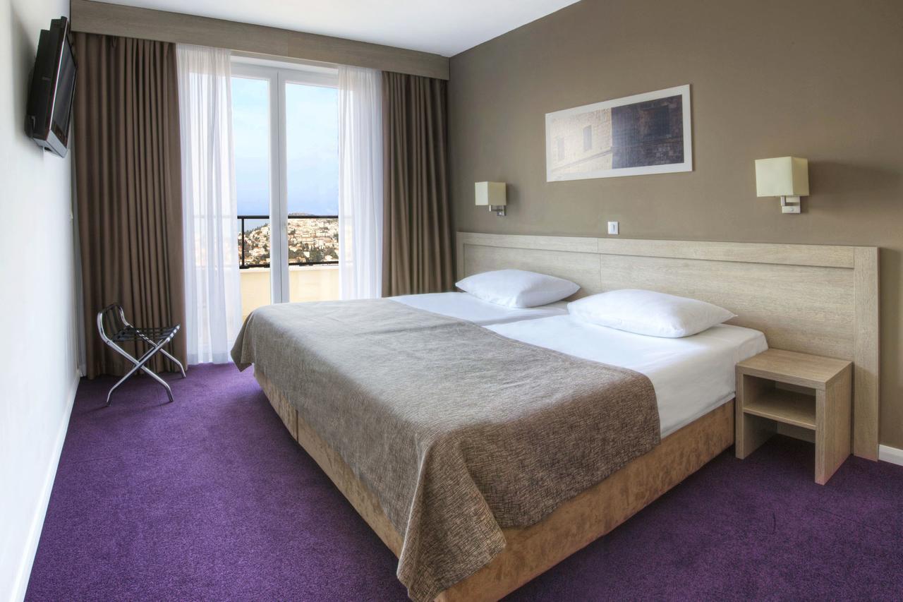 Double or Twin Room Sea View