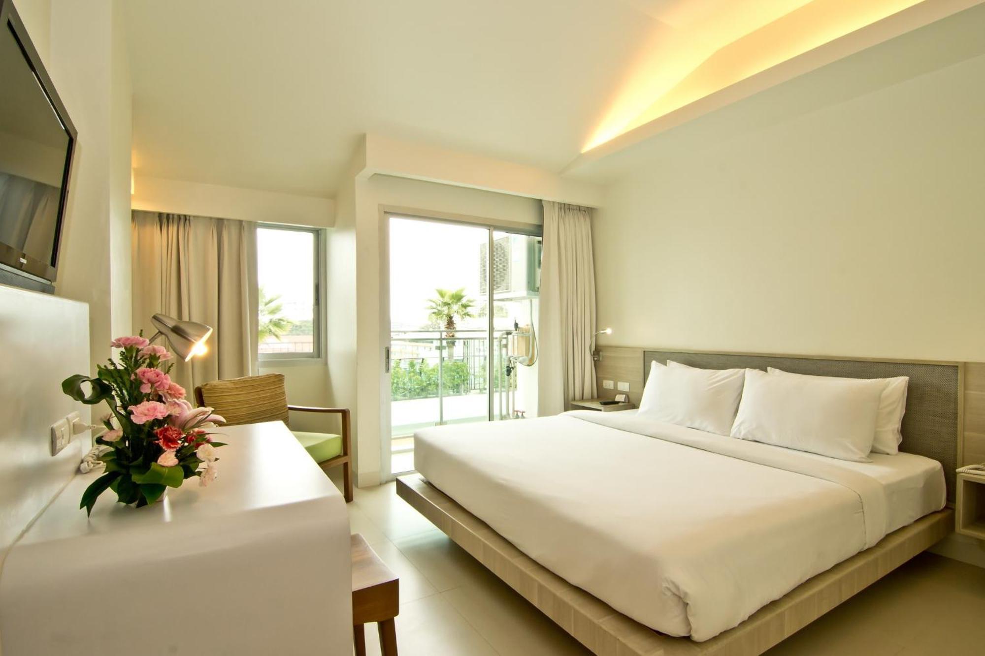 Deluxe Double or Twin Room Pool View,1492139800:JPEG