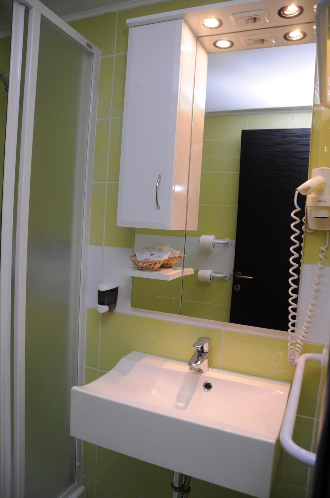 Standard Single Room,698382213:JPEG