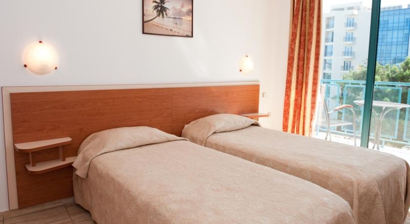 Pokój Dwuosobowy z balkonem i widokiem na morze