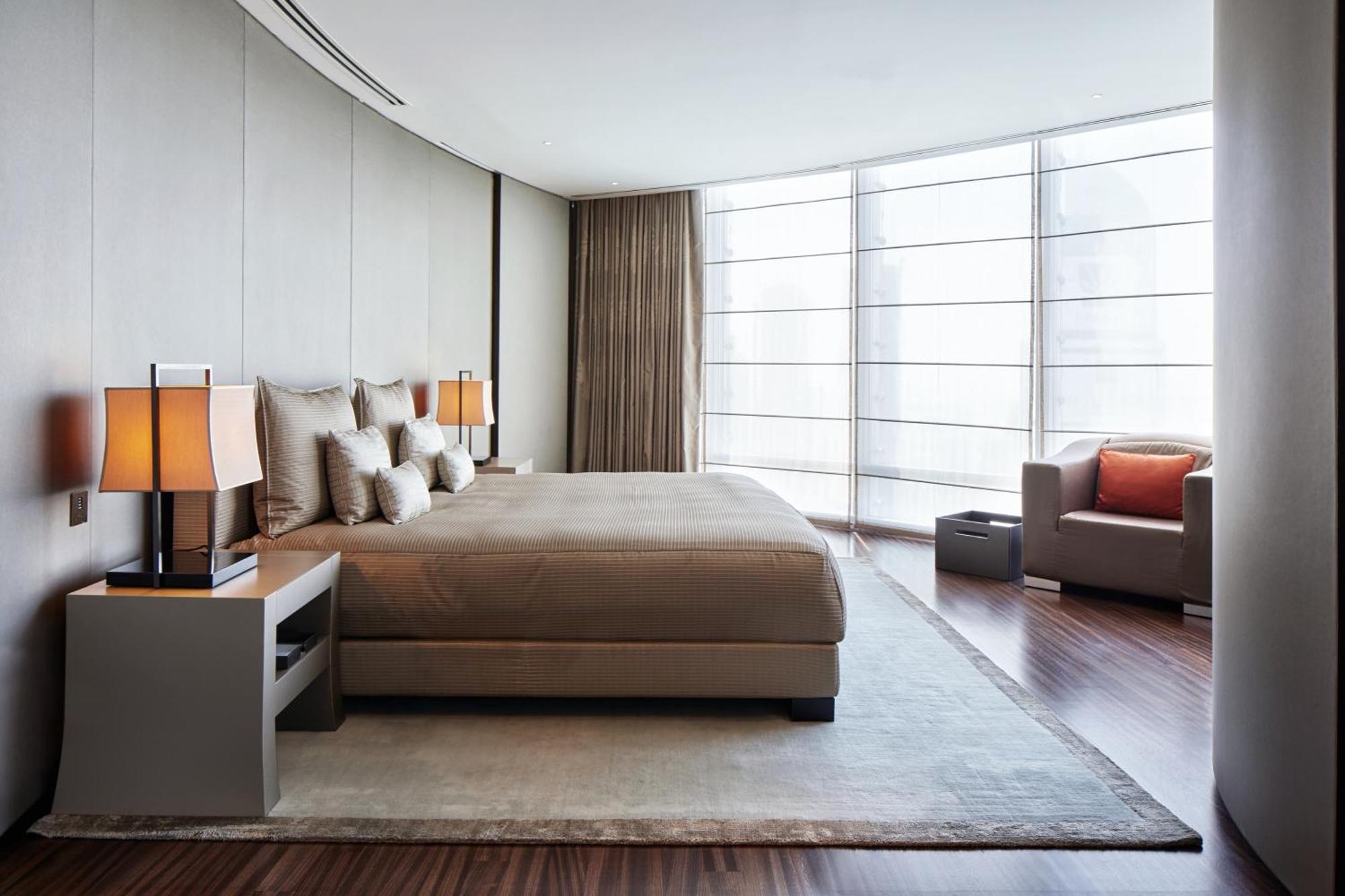 Armani Signature Suite,703260319:JPEG