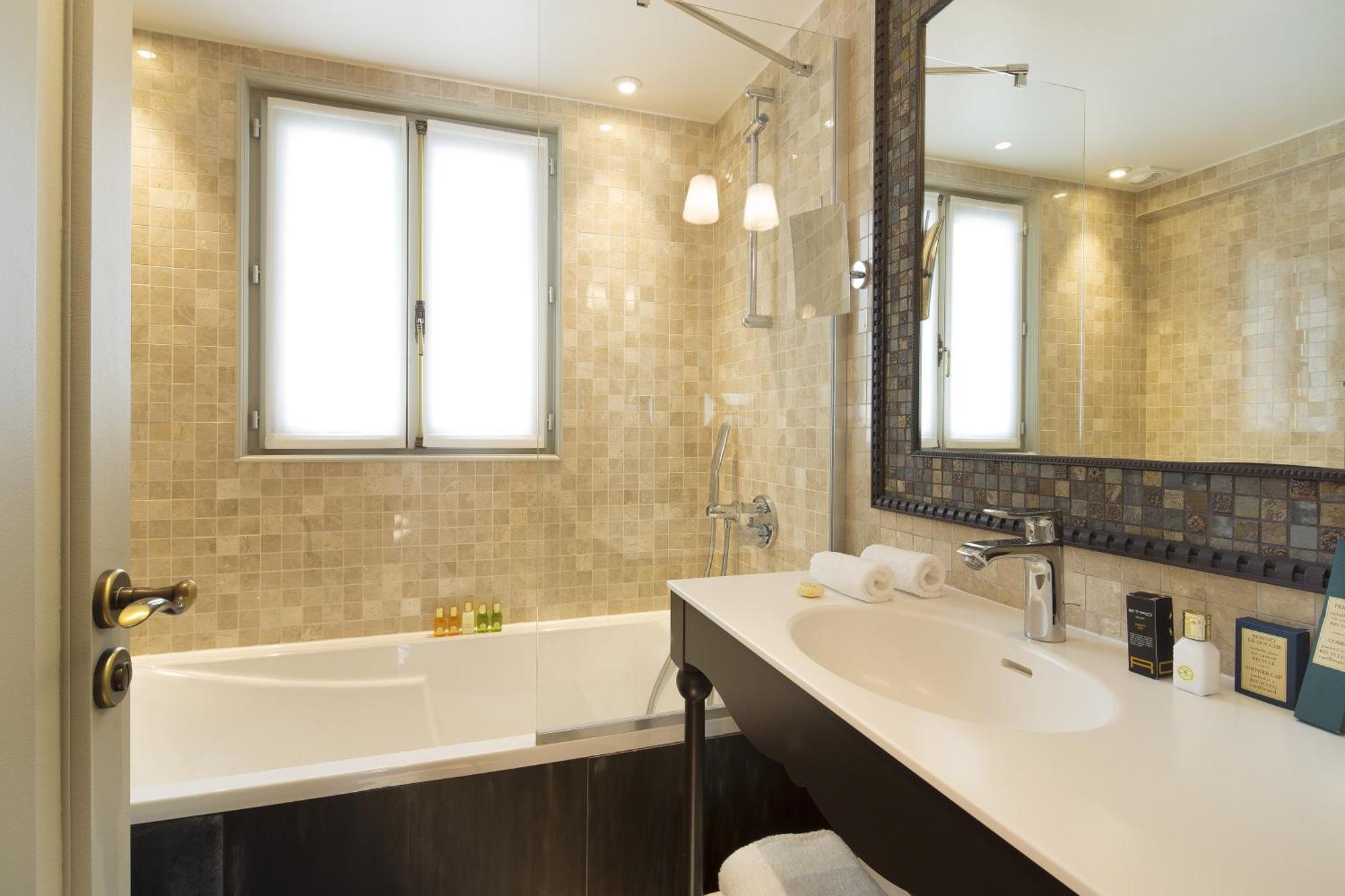 Deluxe Room spa access