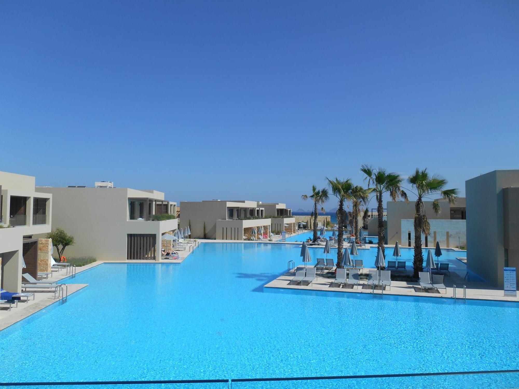Executive Suite Two Bedrooms Swim-up Sharing Pool