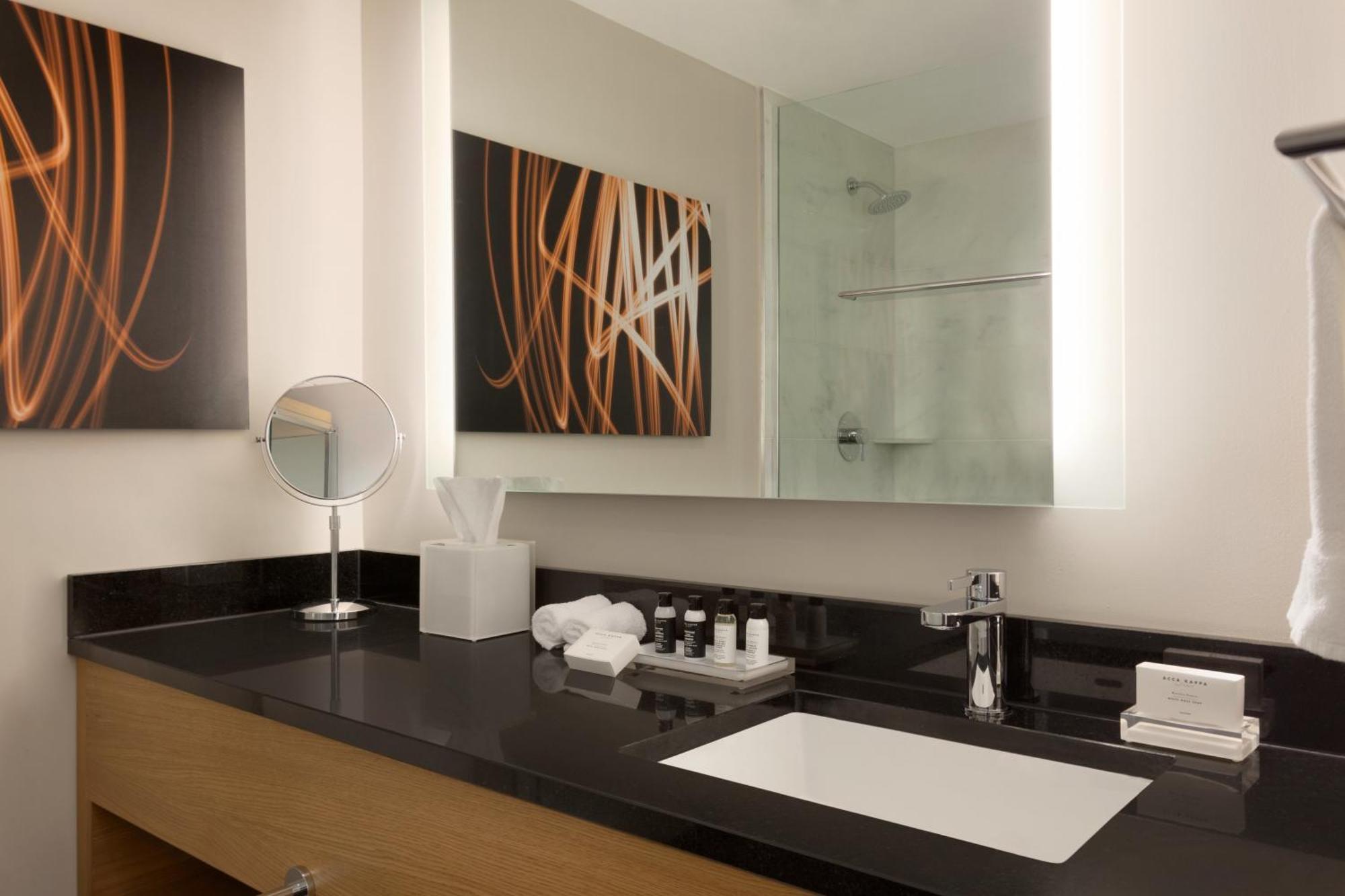 Apartament typu Executive Suite z łóżkiem typu queen-size i widokiem na Empire State Building