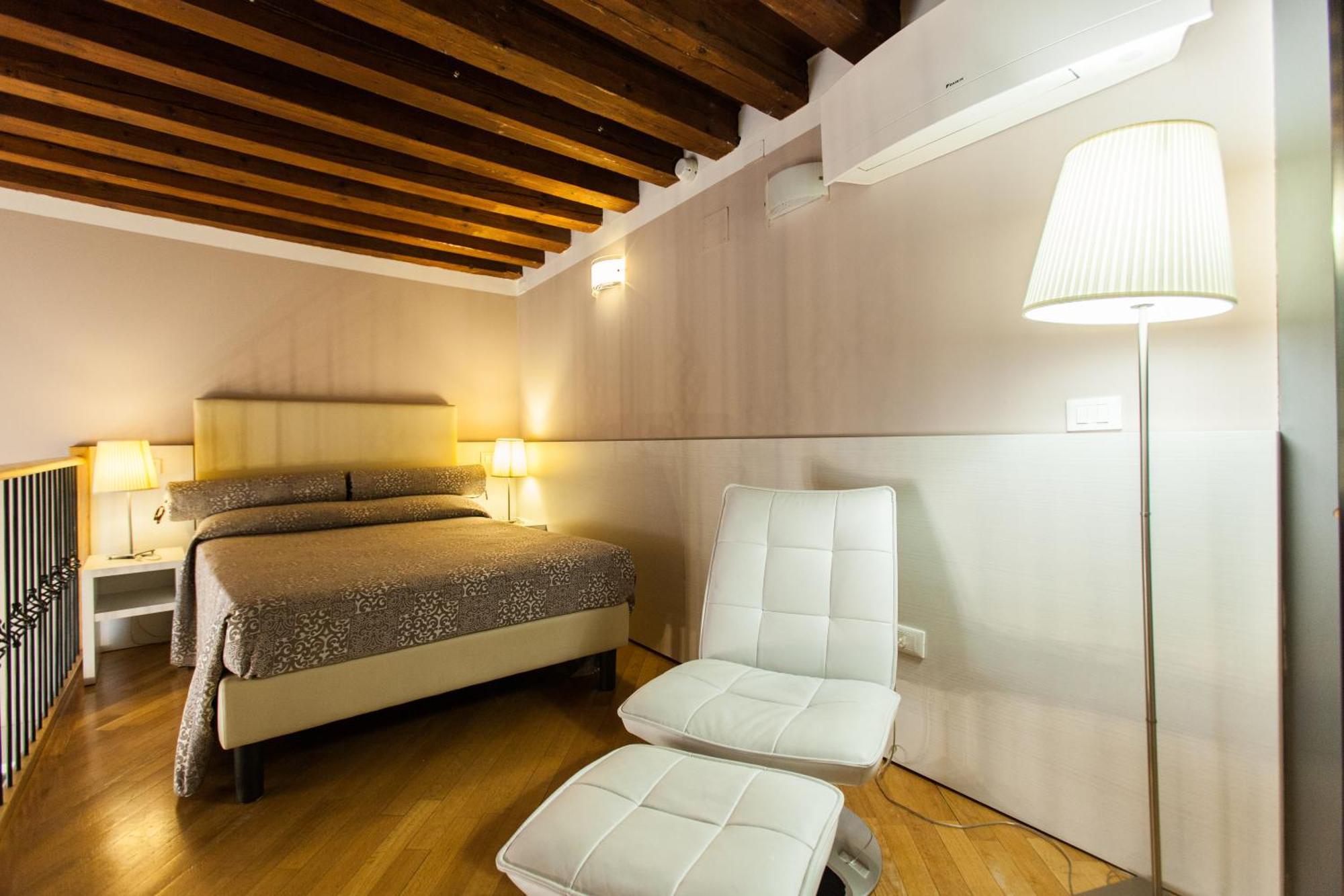 Single Room,1758524878:JPEG