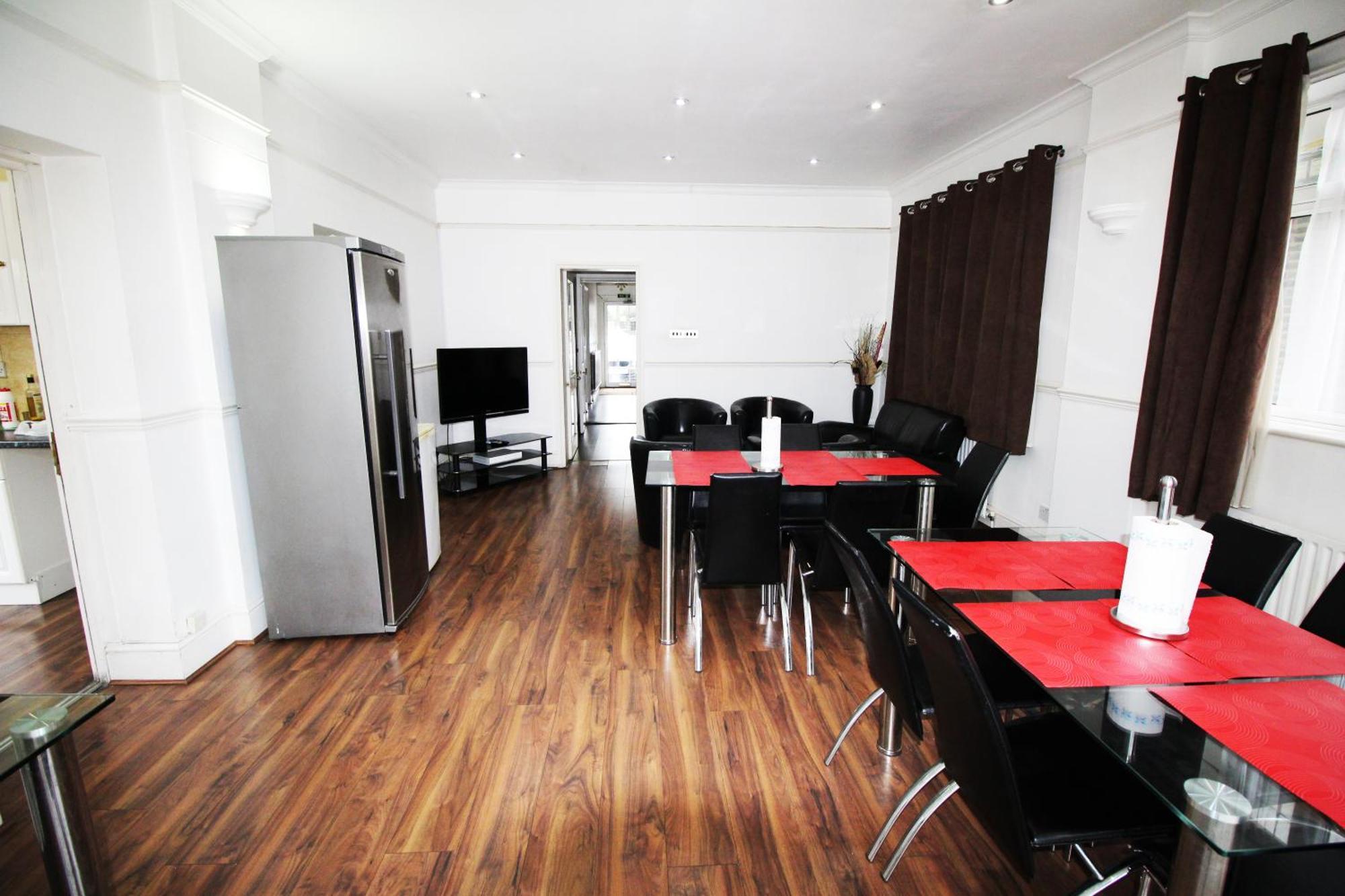 Double Room with Private Bathroom,706567684:JPEG