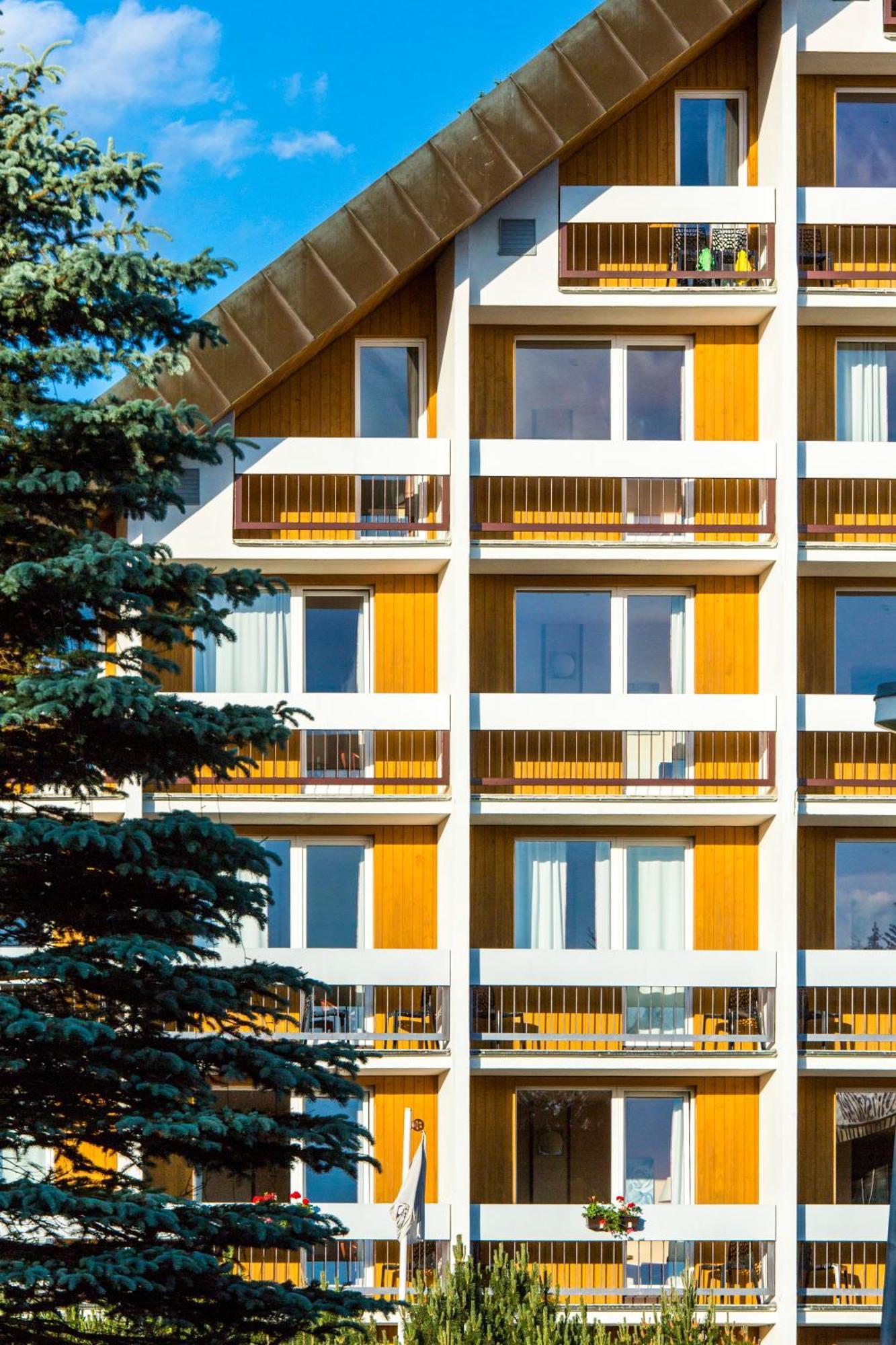 Pokój dwuosobowy typu Deluxe z balkonem i dostępem do spa