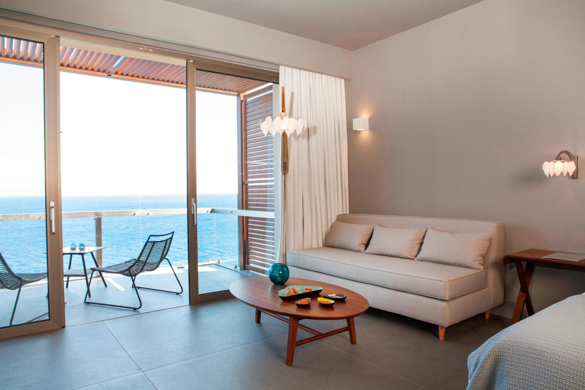 Deep Blue Bungalow Suite Waterfront