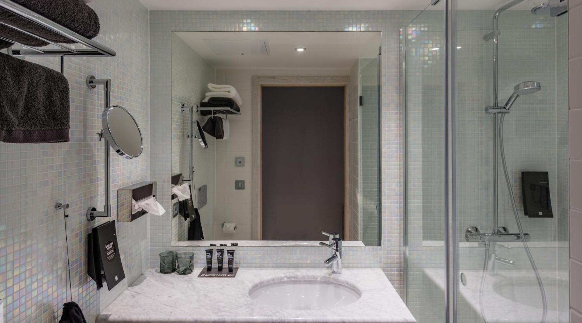 Superior King Room View