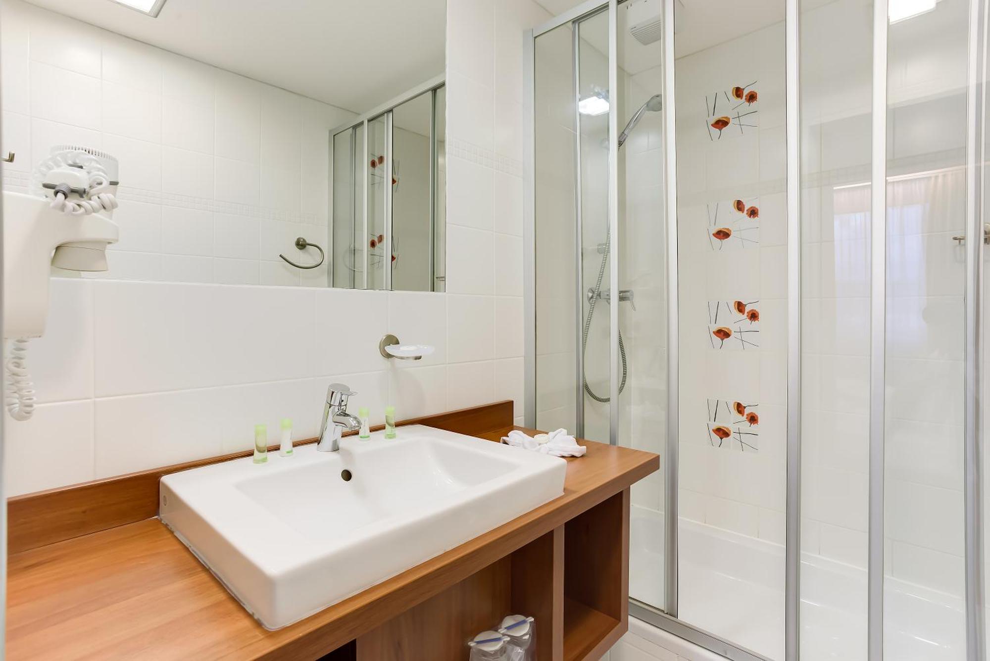 Twin Room,1537810258:JPEG