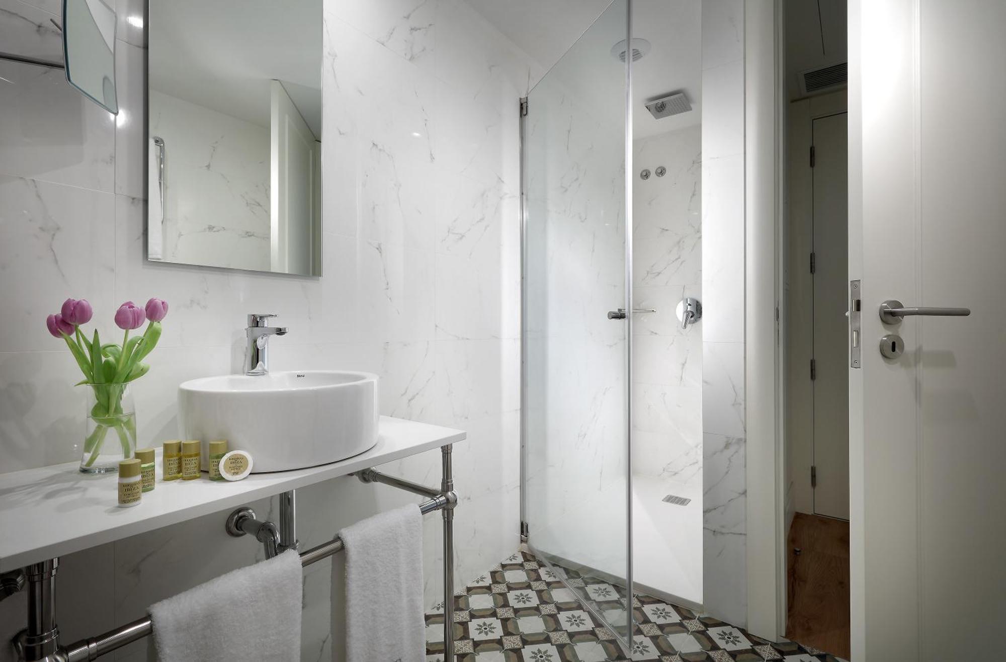 Family Room,1446528883:JPEG