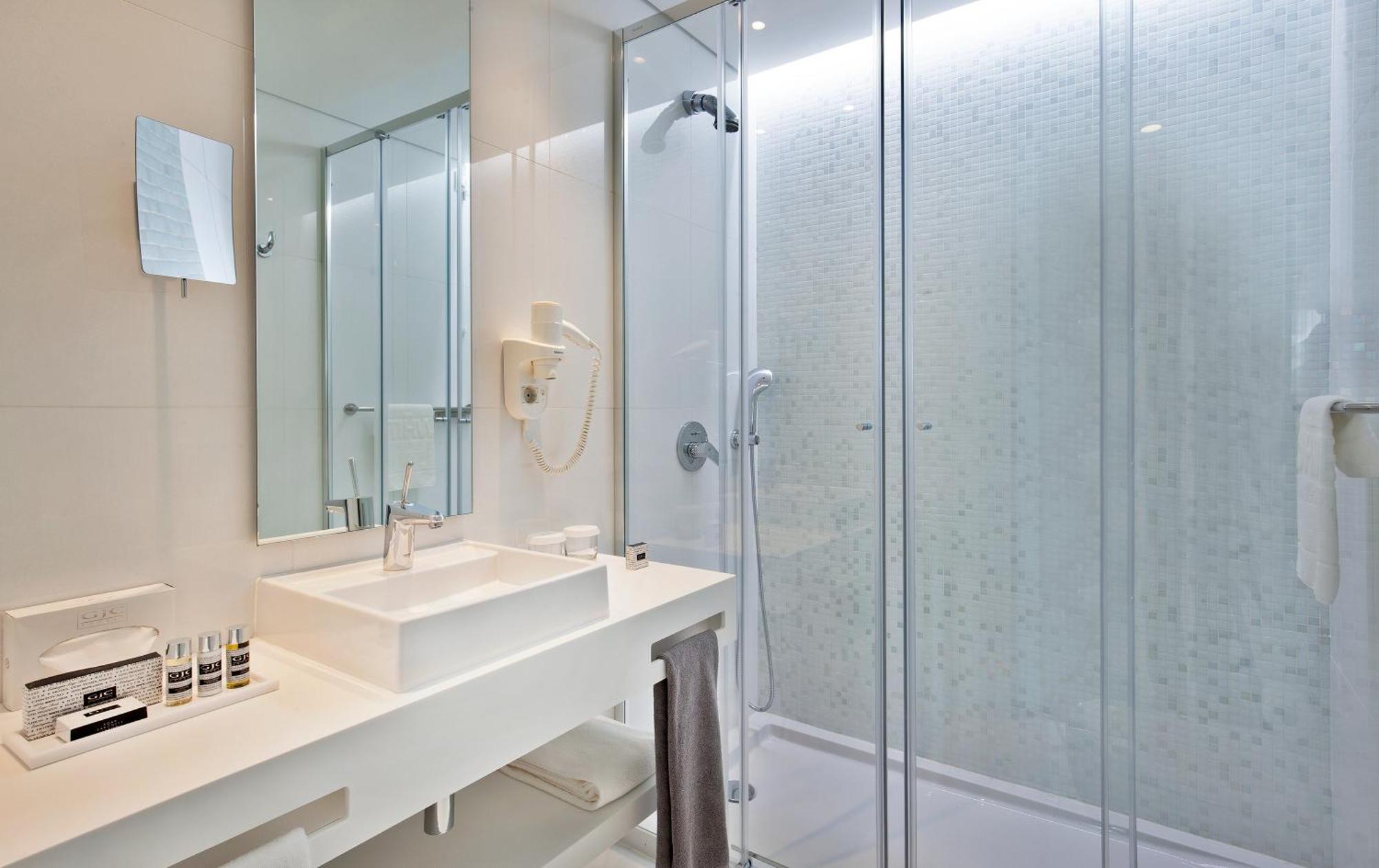 Deluxe Double or Twin Room City View