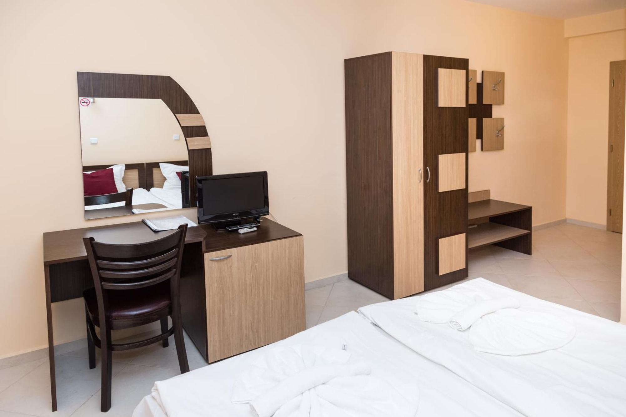 Double or Twin Room with Balcony (2 Adults),1340090312:JPEG