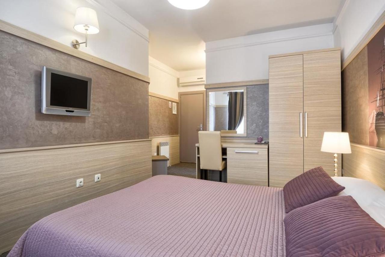 Double or Twin Room Bathroom