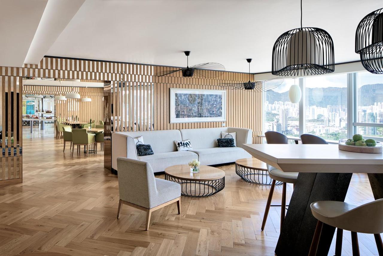 – Club Executive Deluxe & Hotel Credit