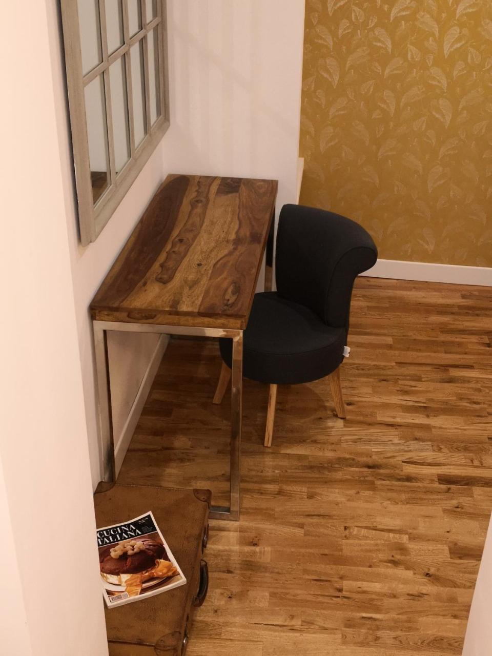 Apartament 150 – Aneks